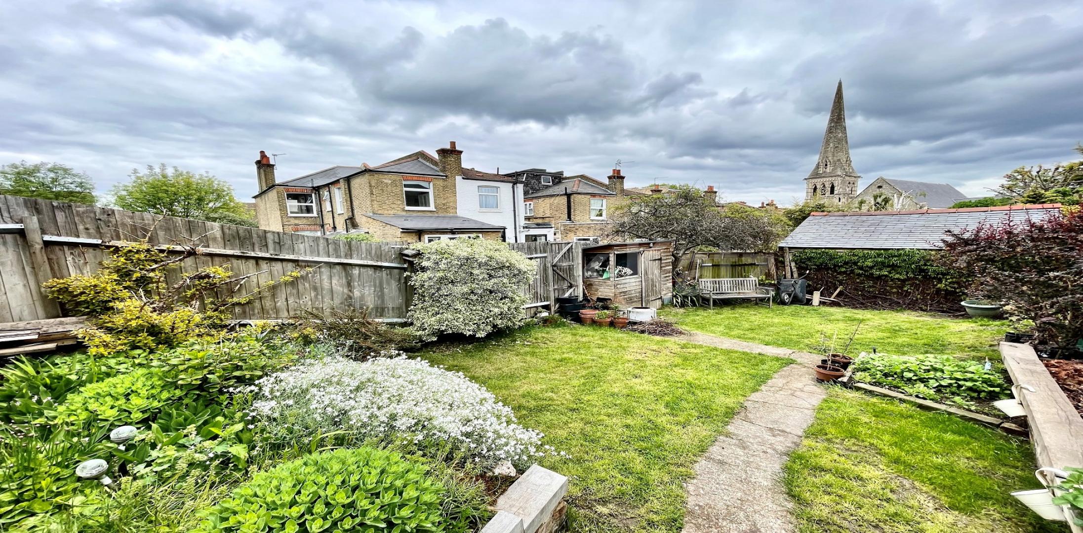 Offering approximately 710 Sq. Ft. of living and entertaining space Ashurst Gardens, Brixton Hill